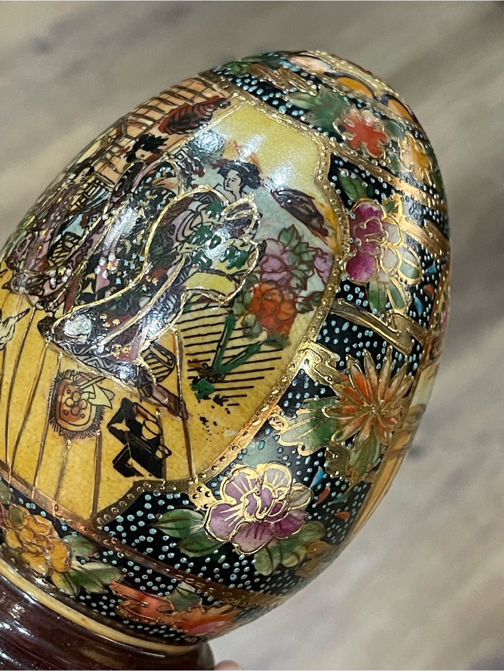 VTG Japanese Satsuma Pictorial Cat Girls Geisha Egg Gold Gilt Hand Painted 7”